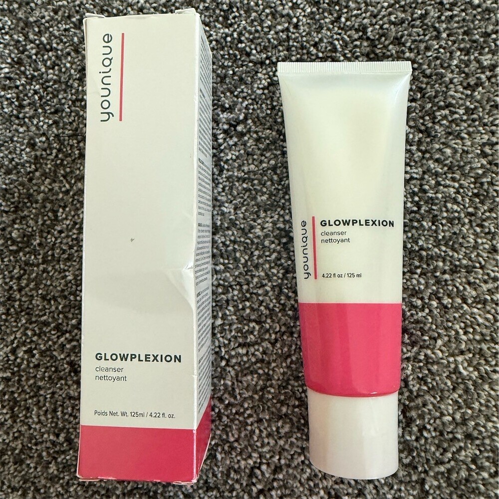 Younique GLOWPLEXION Brightening Facial Cleanser 4.22 fl oz With Box